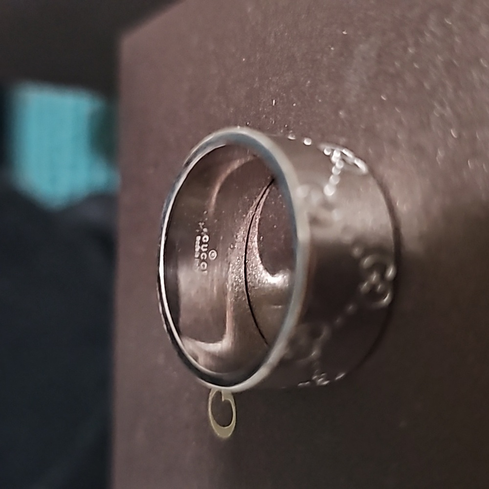 GUCCI 18K WHITE GOLD 9MM